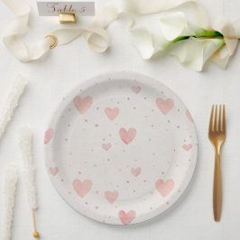 Platos de papel con patrón de corazones suaves
