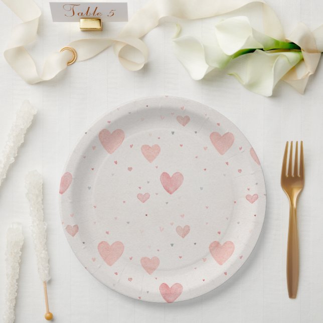 Platos de papel con patrón de corazones suaves (Boda)