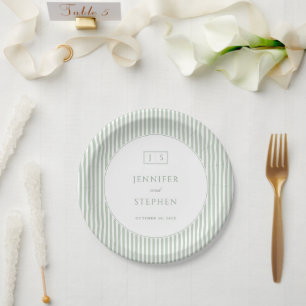 Platos de papel de boda con rayas verde salvia
