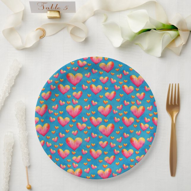 Platos de papel de corazones con acuarela multicol (Boda)