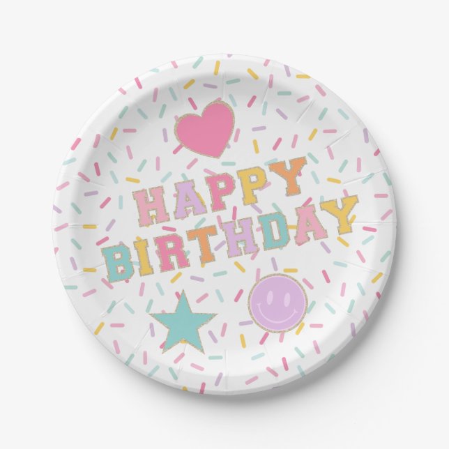 Platos de papel de cumpleaños con letra Preppy Pat (Anverso)