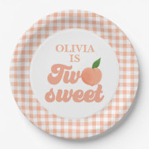 Platos de papel de cumpleaños de dos melocotones d