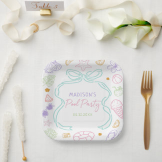 Platos de papel de cumpleaños de fiesta en la pisc