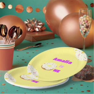 Platos de papel de donuts deliciosos