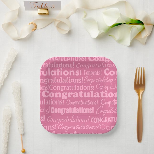 Platos de papel de felicitación de boda en rosa (Subido por el creador)