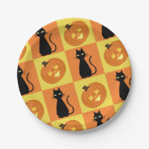 Platos de papel de Jack-o’-lantern y gato.