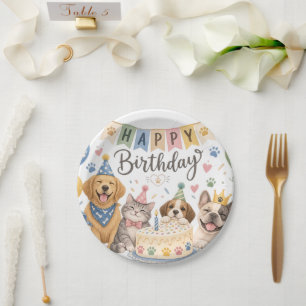 Platos de papel festivos de cumpleaños con cachorr