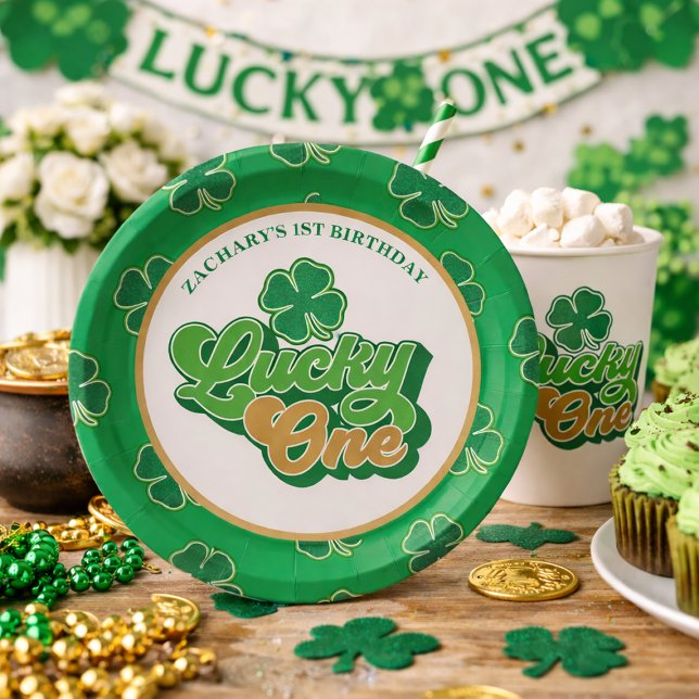 Platos de papel para el primer cumpleaños de St. P (Gold and Green Lucky One First Birthday Paper Plates)