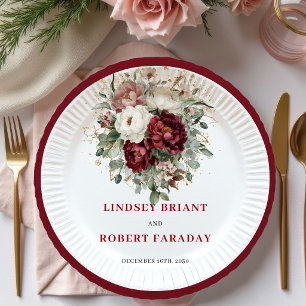 Platos dorados con flores de greenery y burgundy e