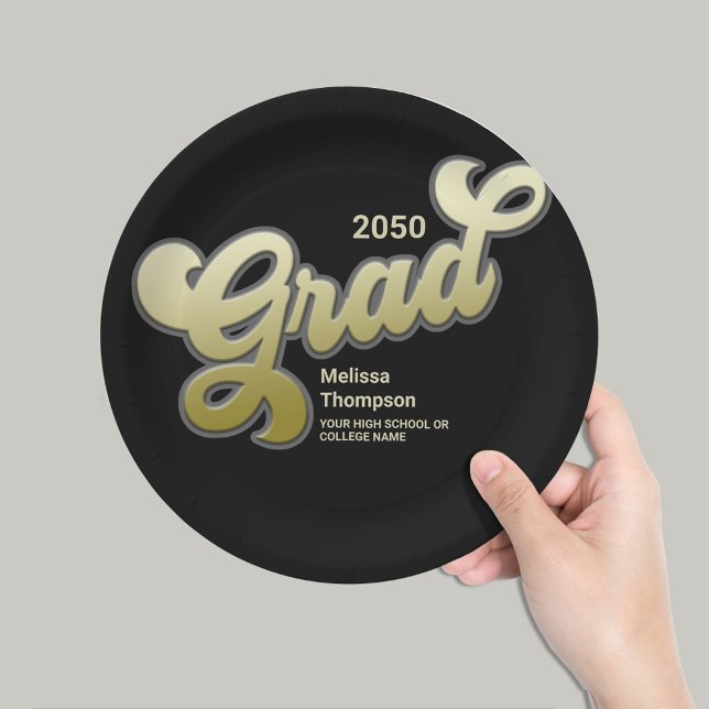 Platos para Fiesta de Graduación Simple Script Bla (Graduate gold and black custom paper plate.)