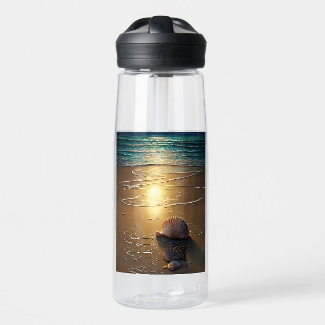 Playa al atardecer con botella de agua de conchas (Delante)