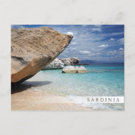 Playa de Cerdeña con gran barra de rocas postal