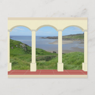 Playa Glencolmcille a través de la postal Arch