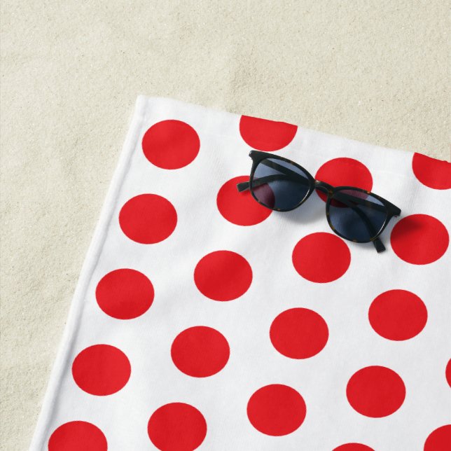 Playa Toalla grande de puntos de polka rojo (In situ)
