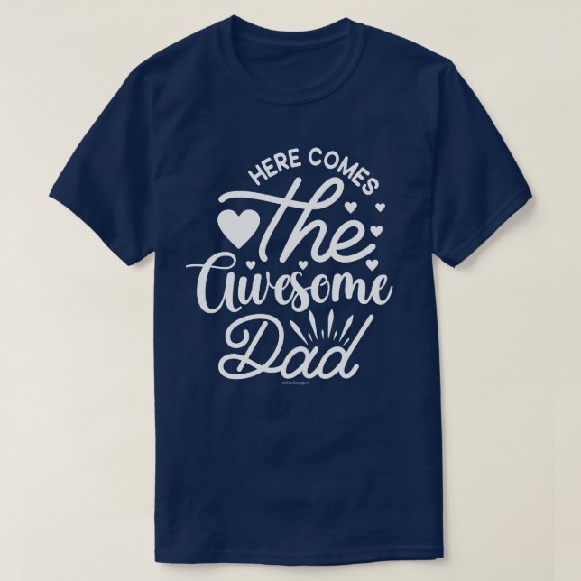 Playera "Papá Genial y Asombroso" – Ahí Viene (Diseño del anverso)