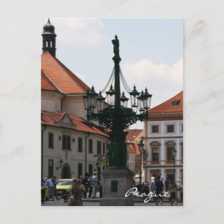 Plaza del castillo en la postal de Praga