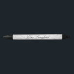 Pluma personalizada moderna de mármol blanco<br><div class="desc">Coordina con la plantilla de tarjetas de visita del Diseñador de lujo de mármol blanco moderno antes de las 12.00 horas. Una bonita y moderna pluma de tinta personalizada sobre un fondo de mármol blanco para una estética de lujo. © 1201AM CREATIVE</div>