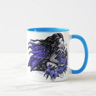 Poca taza azul de Lilly del tatuaje