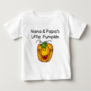 Pocas camisetas de la calabaza de Nana y de la