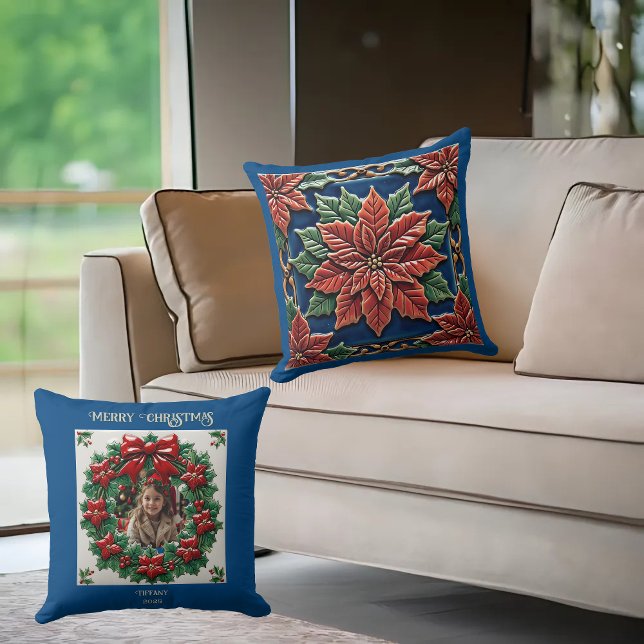 Poinsettia sobre el Cojín decorativo azul (Subido por el creador)