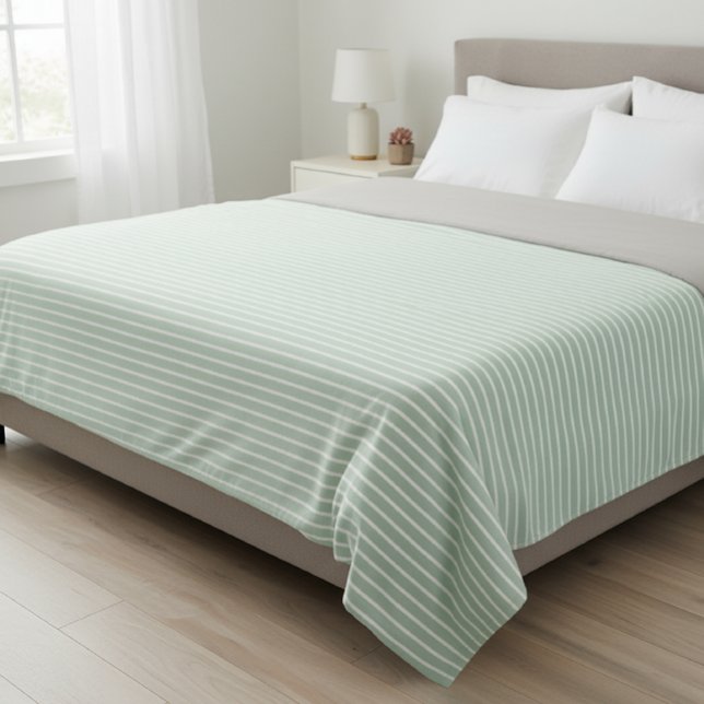 Polar fleece blanket with stripes. (Subido por el creador)