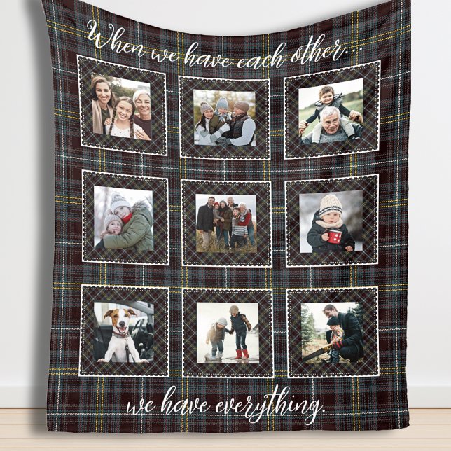 Polar Foto de una manta de fotos de familia en una repre (Family Photo Blanket in Rustic Patchwork Plaid)