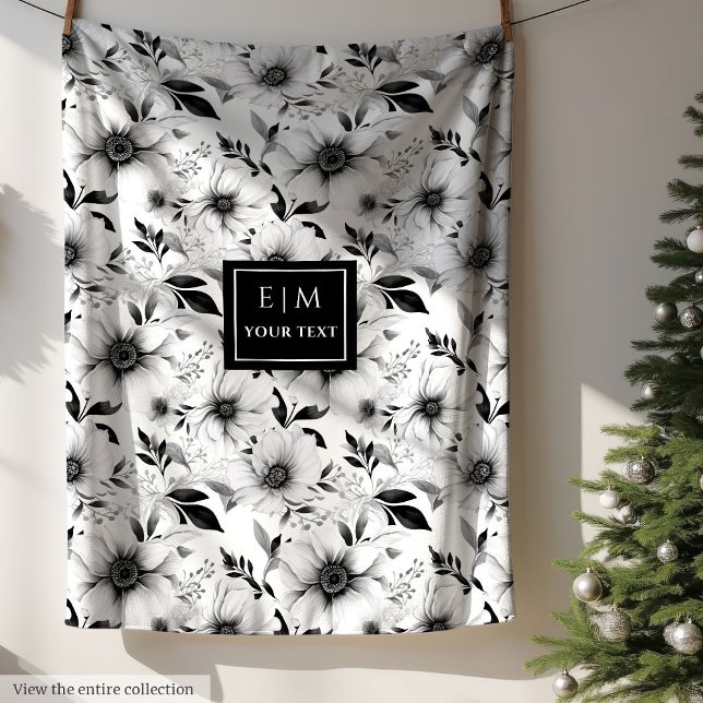 Polar Manta blanca y negra monogramada con encanto (Monogramed black and white blanket with charm)