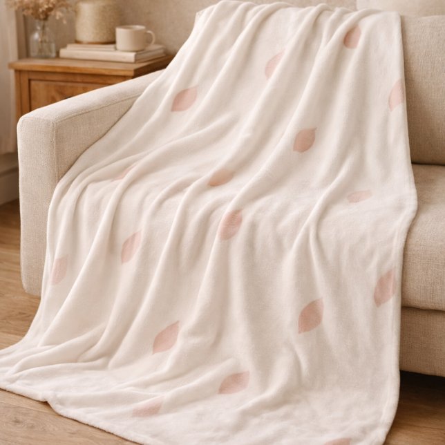Polar Manta de felpa Pétalos Susurro Rosado (Blush petal washes across an ivory backdrop add gentle pattern to modern feminine interiors.)