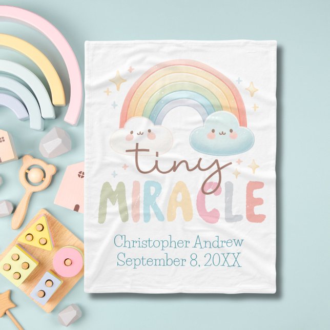 Polar Manta de nacimiento arcoíris con nombre monograma  (Rainbow, Tiny Miracle Baby Boy Blanket. Monogram it with his name and birthday)