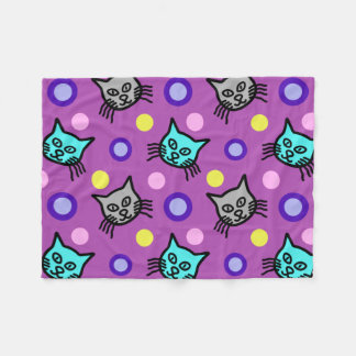 Polar Patrón de gatos cortos en una pequeña manta violet
