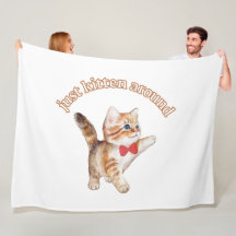 solo se da el gatito alrededor de la manta