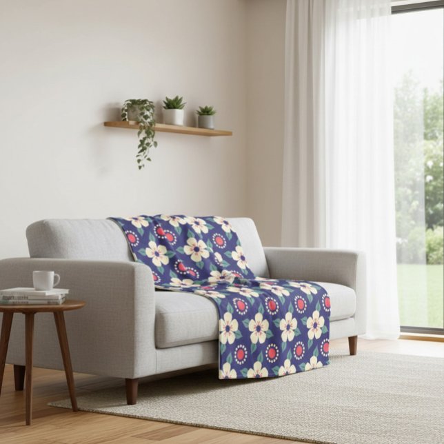 Polar Una manta azul marina con flores de crema (Subido por el creador)