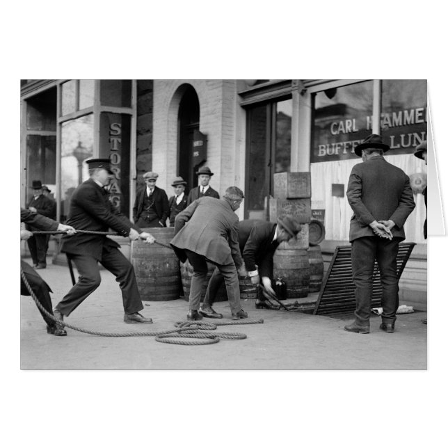 Policía incautando licor de contrabando, 1923 (Anverso (Horizontal))