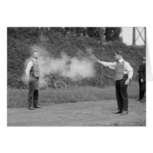 Policía prueba chaleco antibalas, 1923