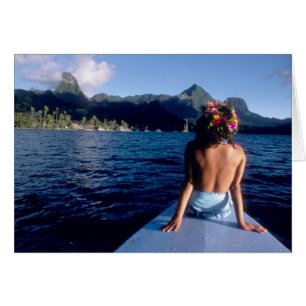 Polinesia Francesa, Morea. Mujer disfrutando de la