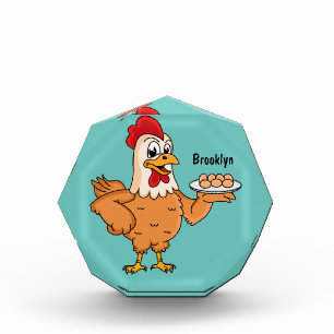 Pollo con huevos en el personalizado de placa