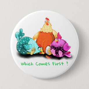 Pollos De Botón Graciosos Esperando Que El Huevo S