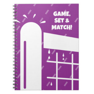 Polo de red de tenis húmedo en un cuaderno de pers