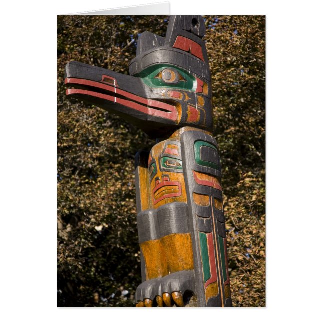 Polo de tótem en parque en Ottawa, Ontario, Canadá (Frente)