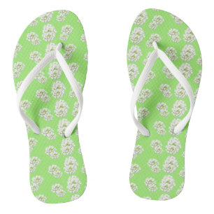 Polvo de patrón de flores blancas. Chancletas