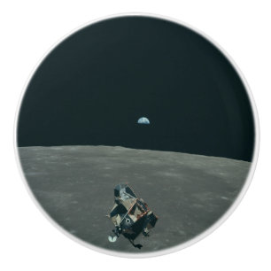 Pomo De Cerámica Apollo Lunar Lander y Earrise Over Moon