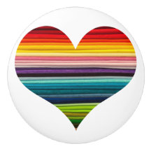 Arco iris brillante del diseño del corazón de