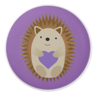 Pomo De Cerámica Cute Hedgehog con un corazón morado