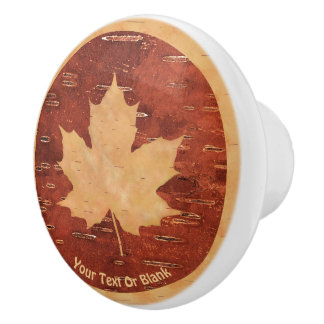 Pomo De Cerámica Hoja de arce en la corteza interior de Birch
