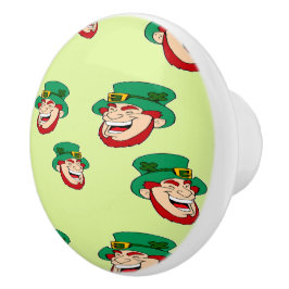 Pomo De Cerámica Laughing leprechauns on light green