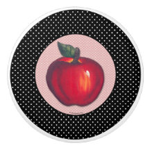 Manzanas rojas blancas en lunares negros