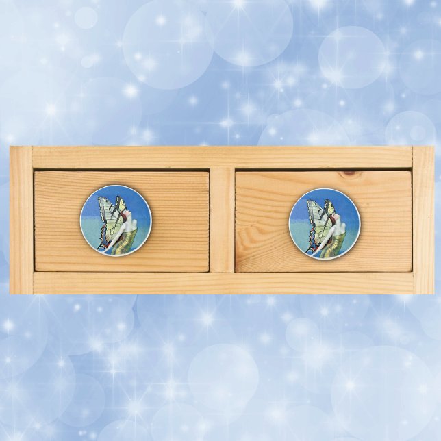 Pomo De Cerámica Mariposa monarca Red Hair Vintage (Pretty red haired monarch butterfly fairy in blue sky on drawer knob pull.)