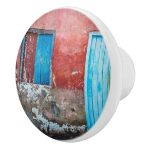 Pomo De Cerámica Muro rojo, azul y gris, puerta y ventana