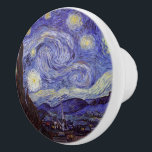Pomo De Cerámica Vincent Van Gogh Starry Night Vintage Bella Artes<br><div class="desc">Vincent van Gogh Starry Night Bella Artes Painting Starry Night es un cuadro del artista holandés post-impresionista Vincent van Gogh. El cielo azul nocturno está lleno de nubes, estrellas y una luna creciente brillante. La noche estrellada es la única noche de la serie de vistas desde la ventana de su...</div>