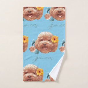 Poodle de juguetes con flores y Ilustracion de tel
